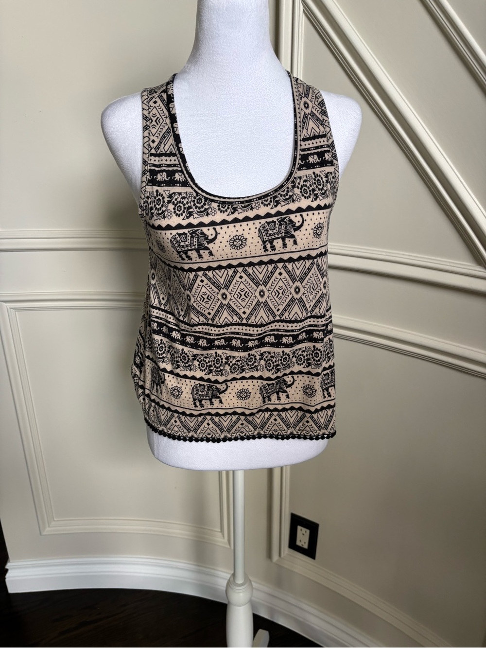 Wallflower Beige and Black Elephant Print Scoop Tank